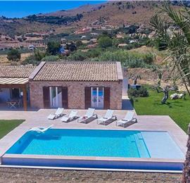 3 bedroom villa with infinity pool and jacuzzi, Scopello, sleeps 5-6
